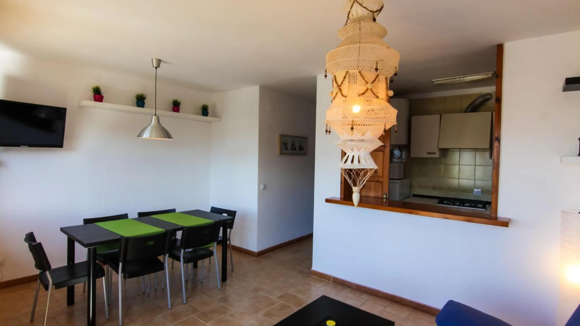 דירות אמפוריבראבה Edificio La Sardana